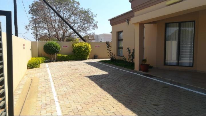 Styled Bed And Breakfast Palapye Esterno foto