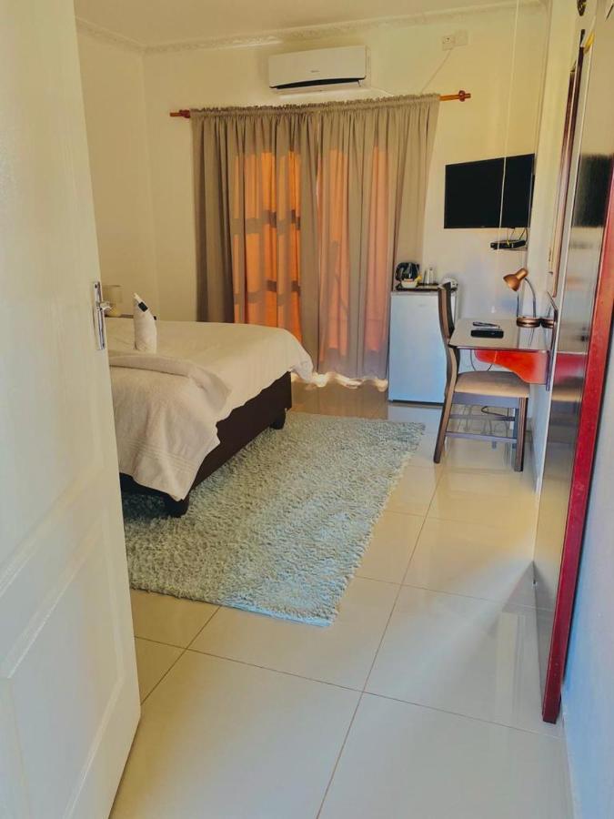 Styled Bed And Breakfast Palapye Esterno foto