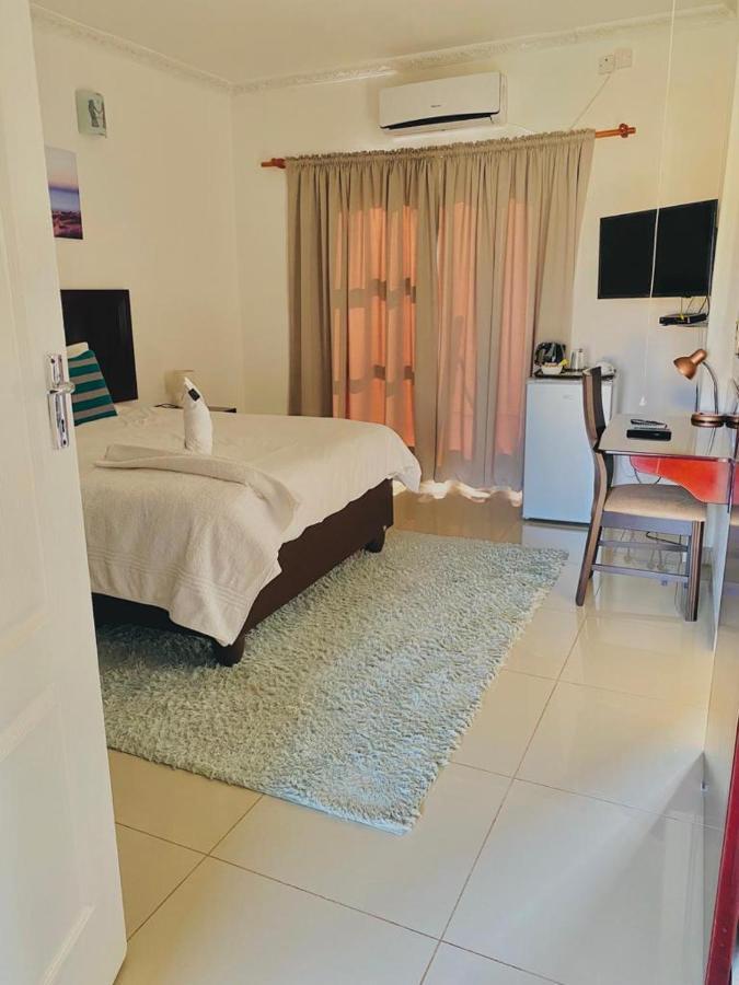 Styled Bed And Breakfast Palapye Esterno foto